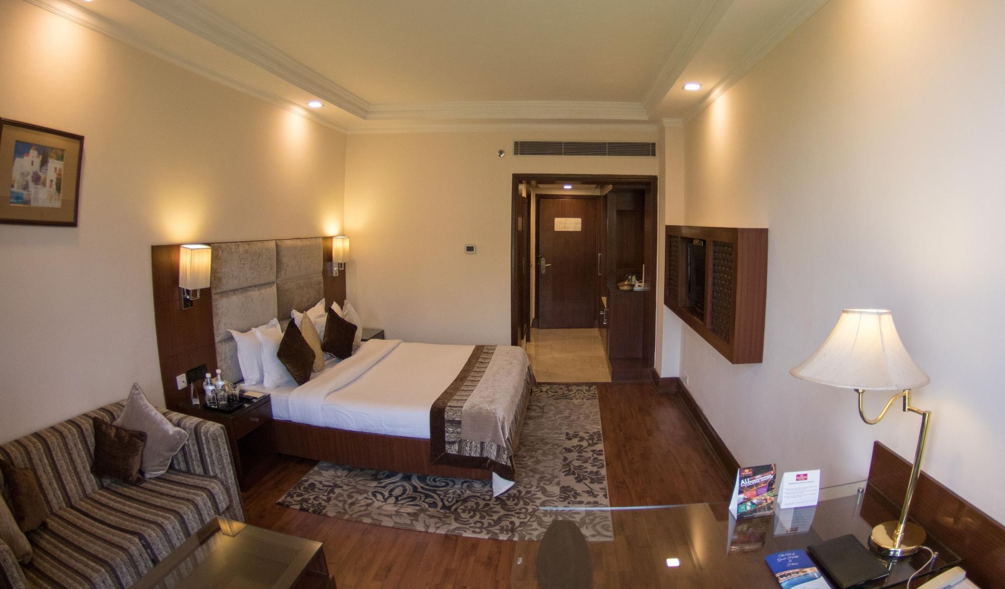 The Bristol Hotel Gurgaon Eksteriør billede