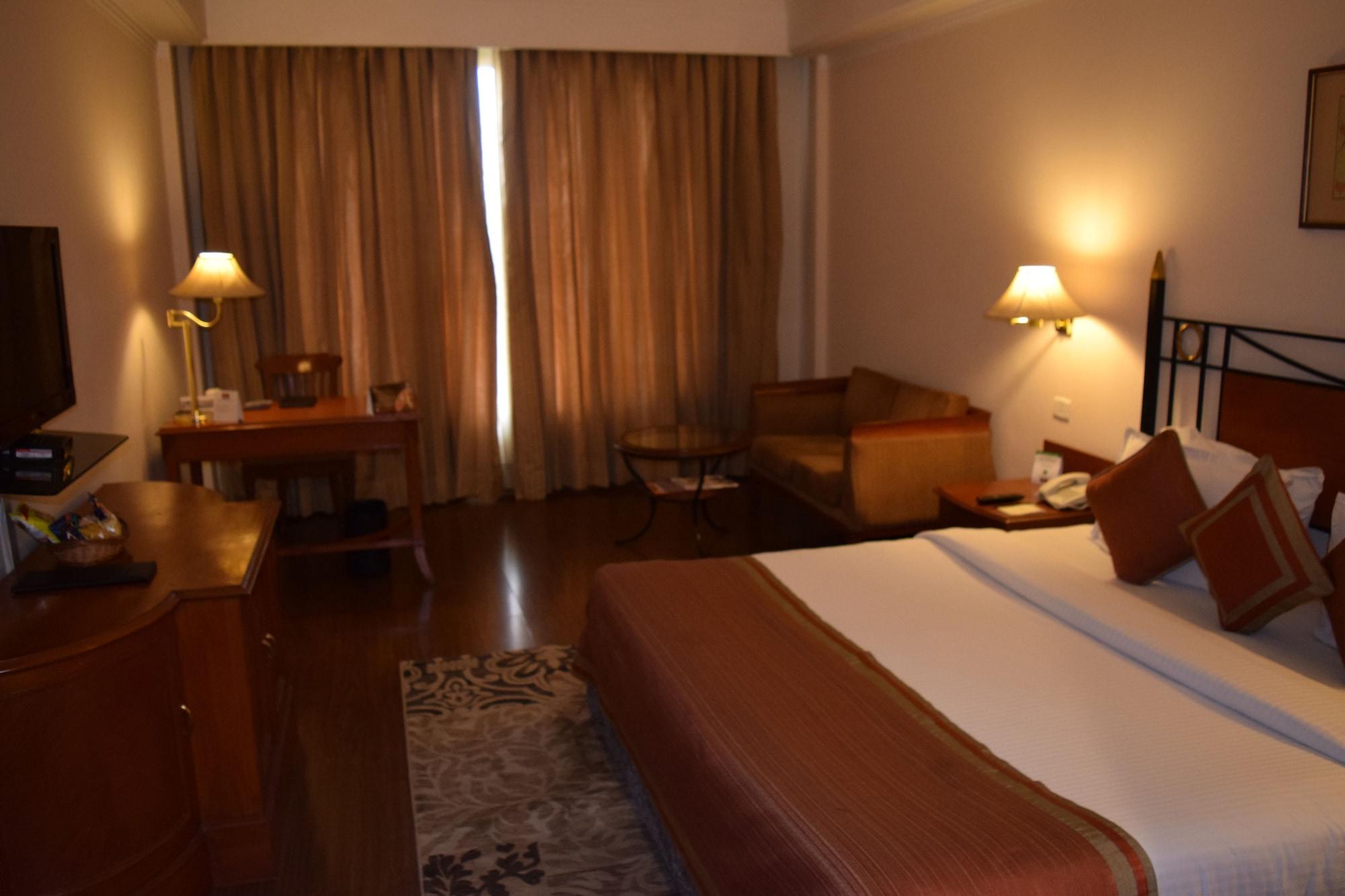 The Bristol Hotel Gurgaon Eksteriør billede