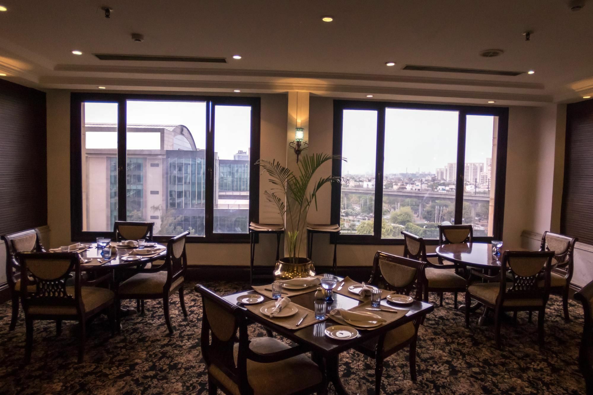 The Bristol Hotel Gurgaon Eksteriør billede